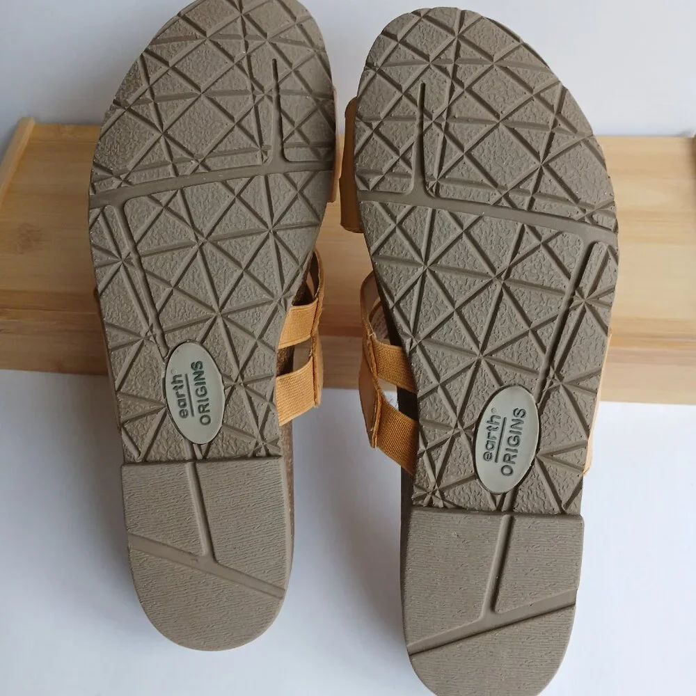 Earth Origins women's tan sandals Sz 7M